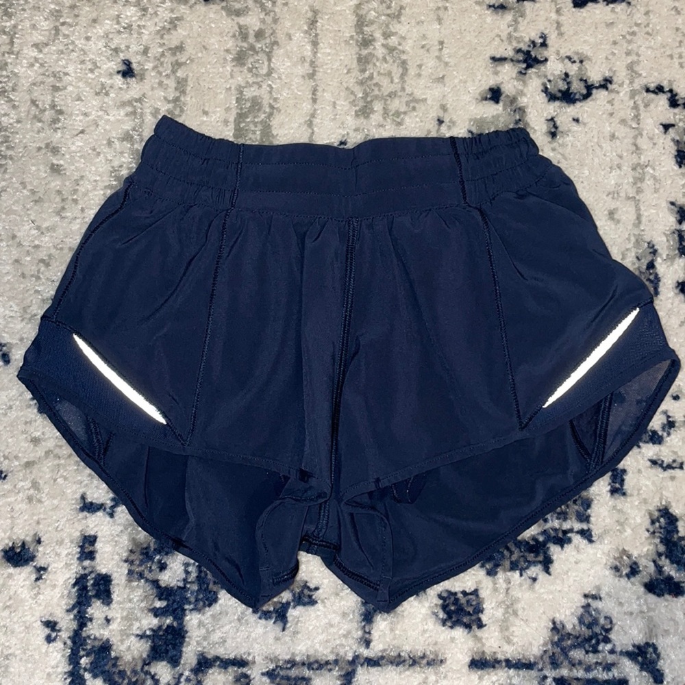 Women’s Lululemon Hotty Hot Shorts 2
